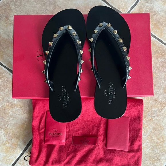 Valentino Garavani Rockstud Leather Flip Flops - Picture 6 of 10
